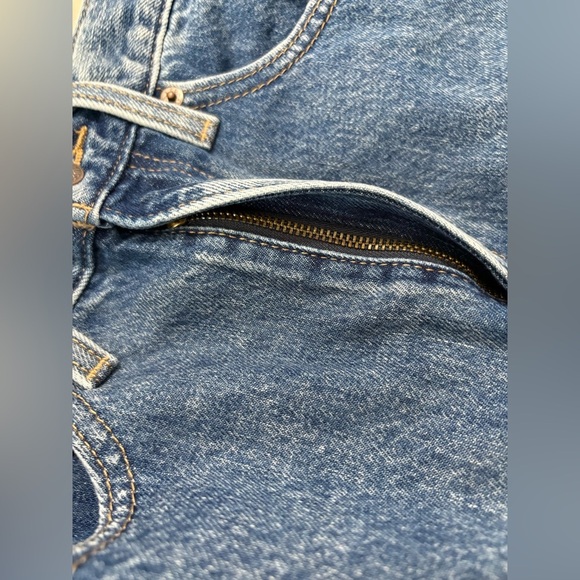 Levi’s high waisted mom shorts size 24 medium wash - Picture 6 of 12